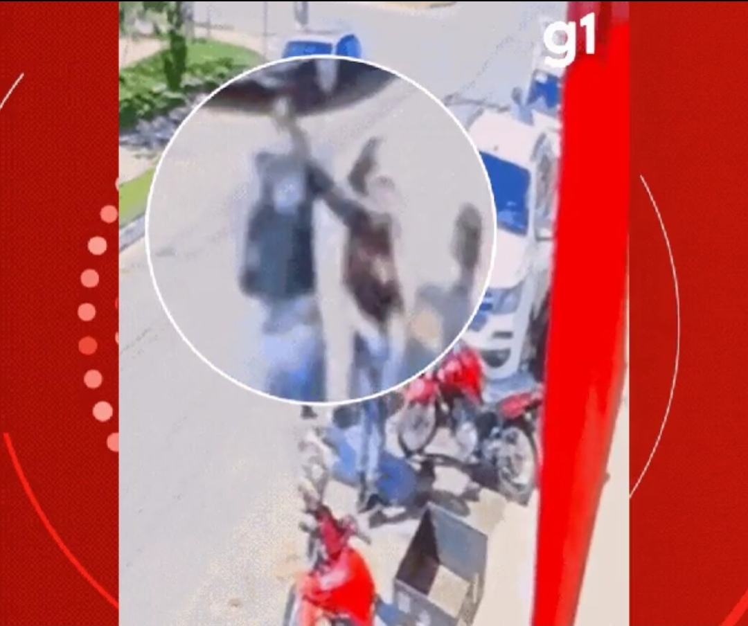 VÍDEO: PM dá tapa no rosto de mulher, empurra outra com criança de colo e arrasta homem pelos pés durante abordagem em MT